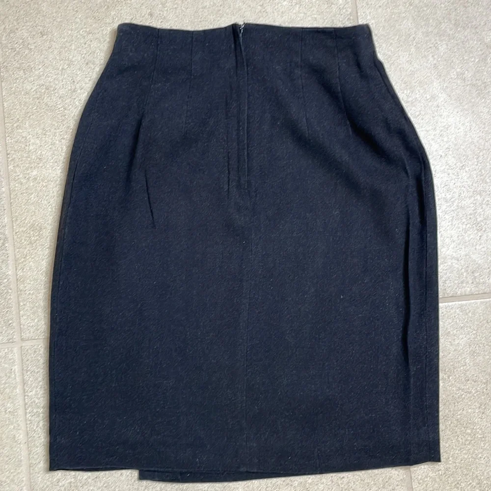 Dark Grey CASUAL CORNER Skirt, size 4